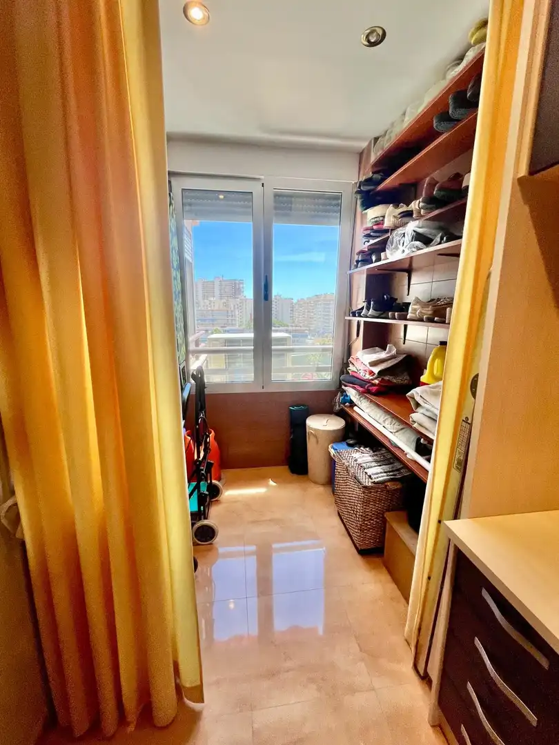 Habitación de Piso en venta en Alicante / Alacant con Aire acondicionado, Calefacción y Piscina comunitaria