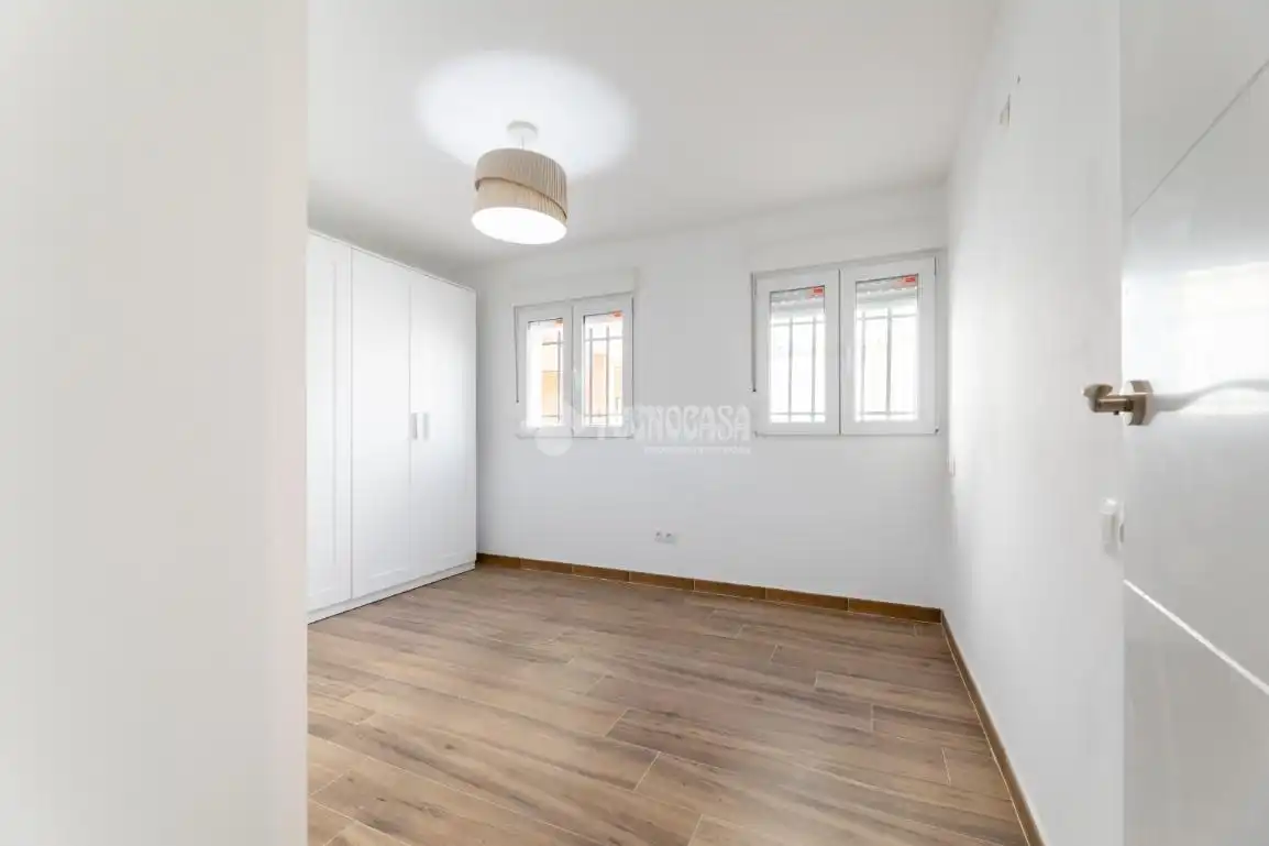 Bedroom of Flat for sale in Madrid