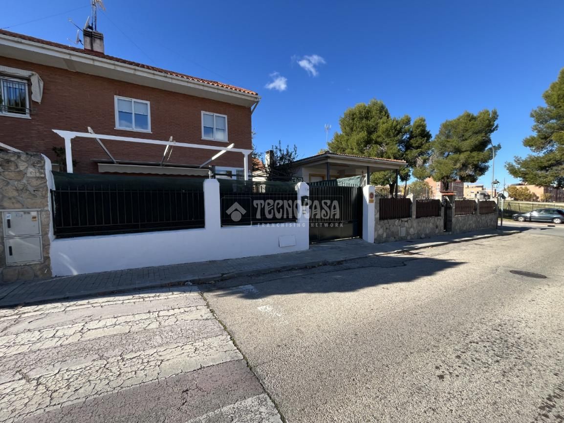Exterior view of Single-family semi-detached for sale in Loeches