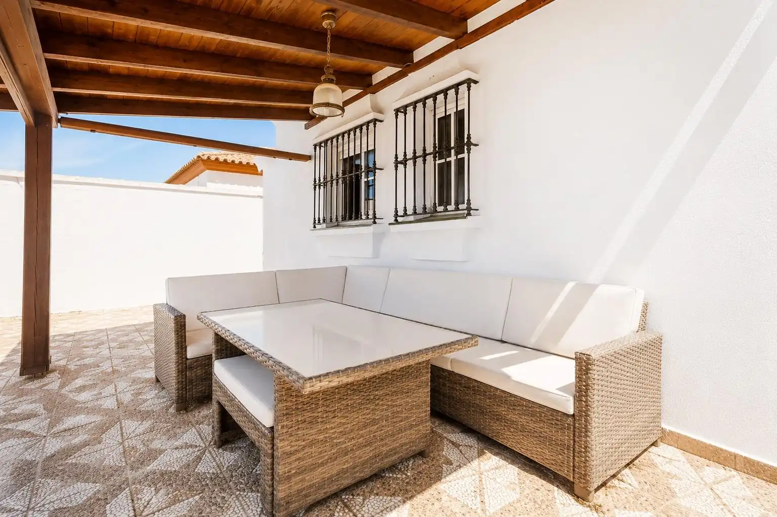 Terrassa de Casa o xalet en venda en Chiclana de la Frontera amb Jardí privat, Terrassa i Traster
