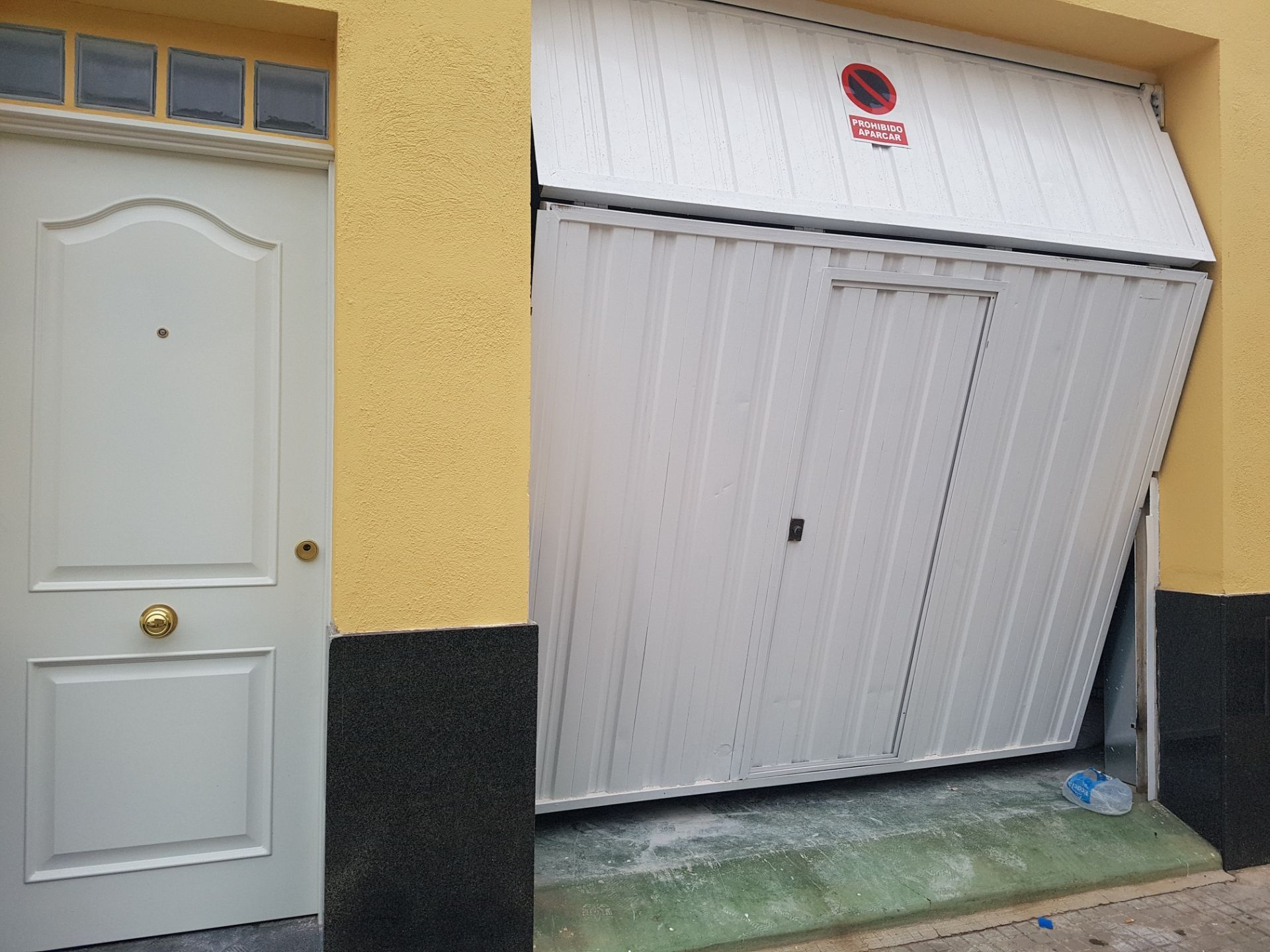 Exterior view of Single-family semi-detached for sale in Barberà del Vallès