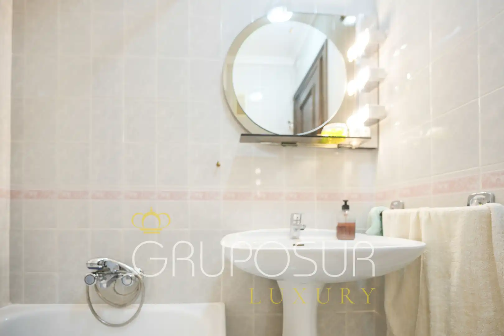 Badezimmer von Wohnung zum Verkauf in Valladolid mit Heizung, Privatgarten und Parkett