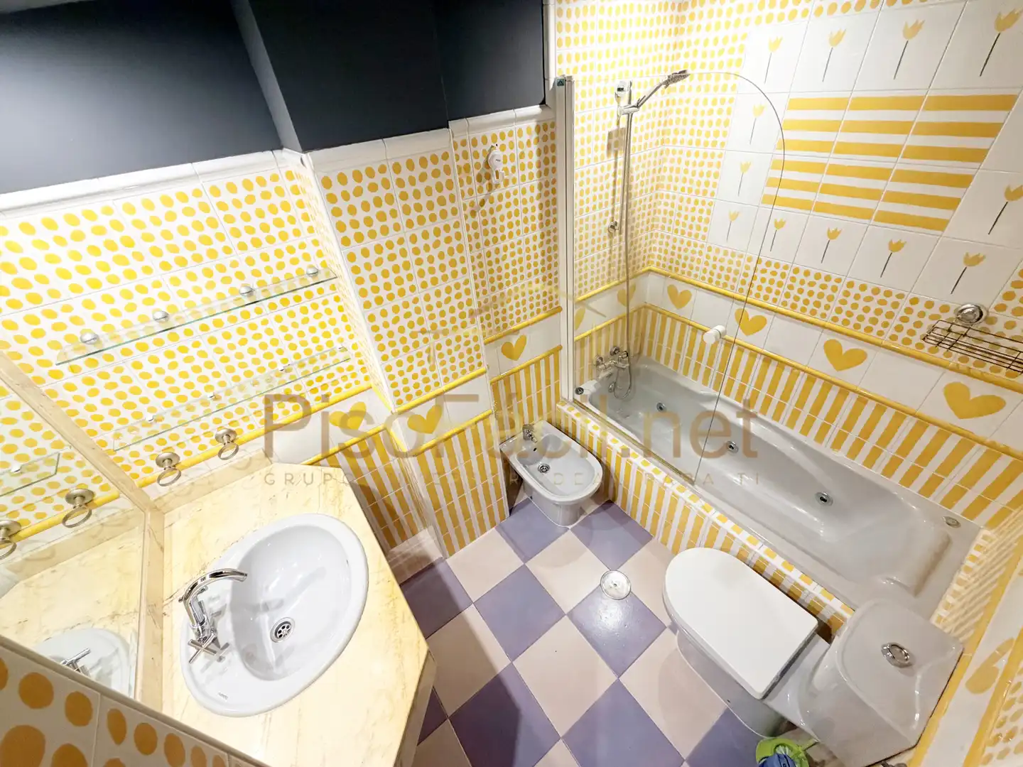 Bathroom of Flat for sale in Valdemoro  with Heating, Parquet flooring and Storage room