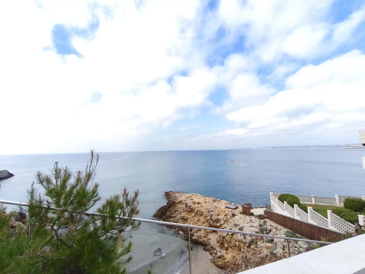 Piso con terraza en venta en Carrer de la Cala de la Font 14, imagen 3