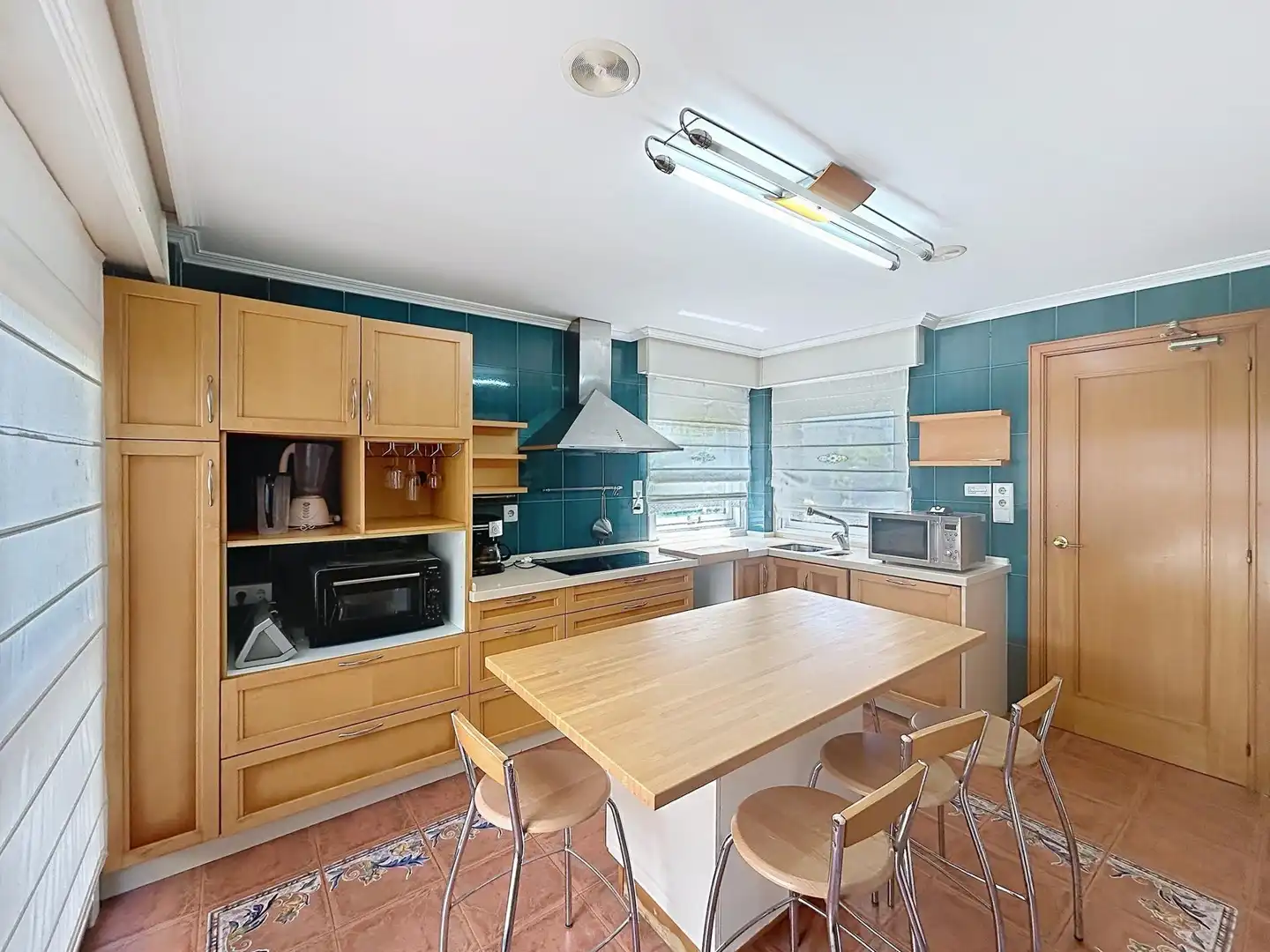 Cocina de Casa adosada en venta en Santiago de Compostela  con Calefacción, Terraza y Piscina comunitaria