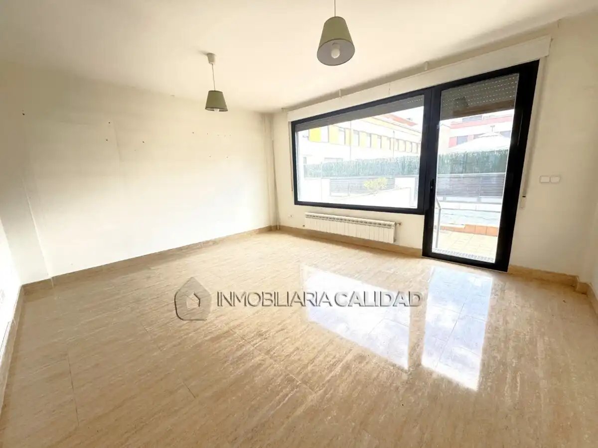 Vista exterior de Casa o xalet en venda en Burgos amb Calefacció, Terrassa i Traster