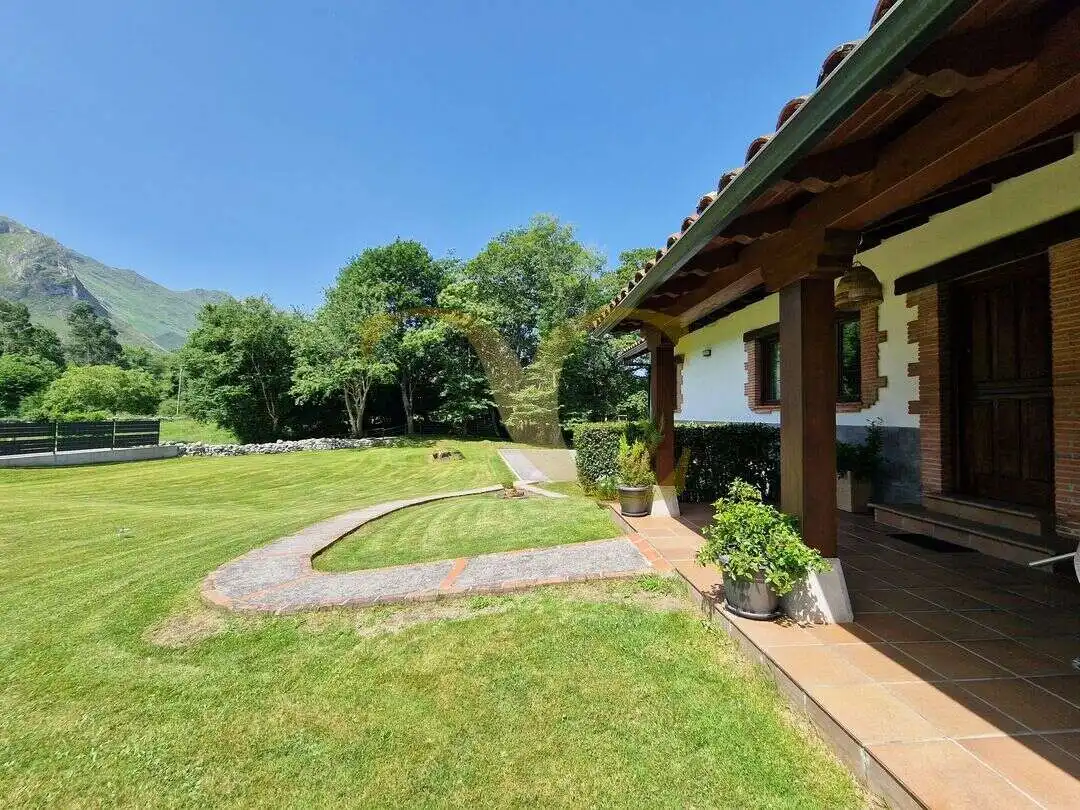 Jardí de Casa o xalet en venda en Llanes amb Calefacció, Jardí privat i Terrassa