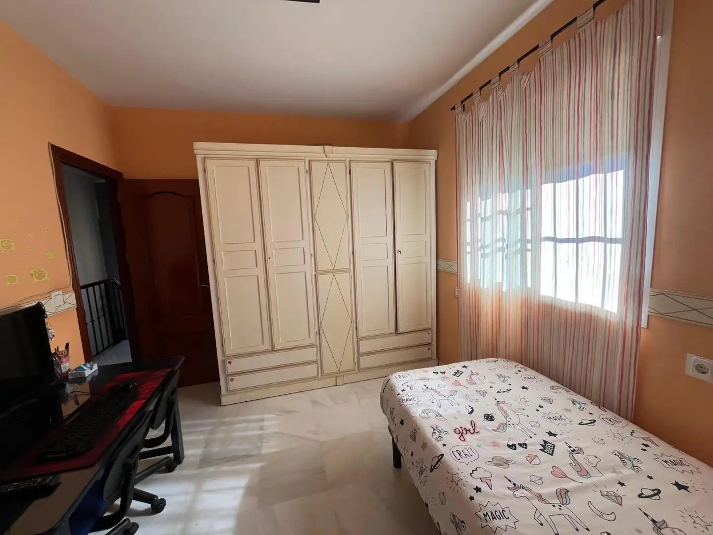 Dormitori de Casa adosada en venda en Huévar del Aljarafe amb Terrassa i Balcó