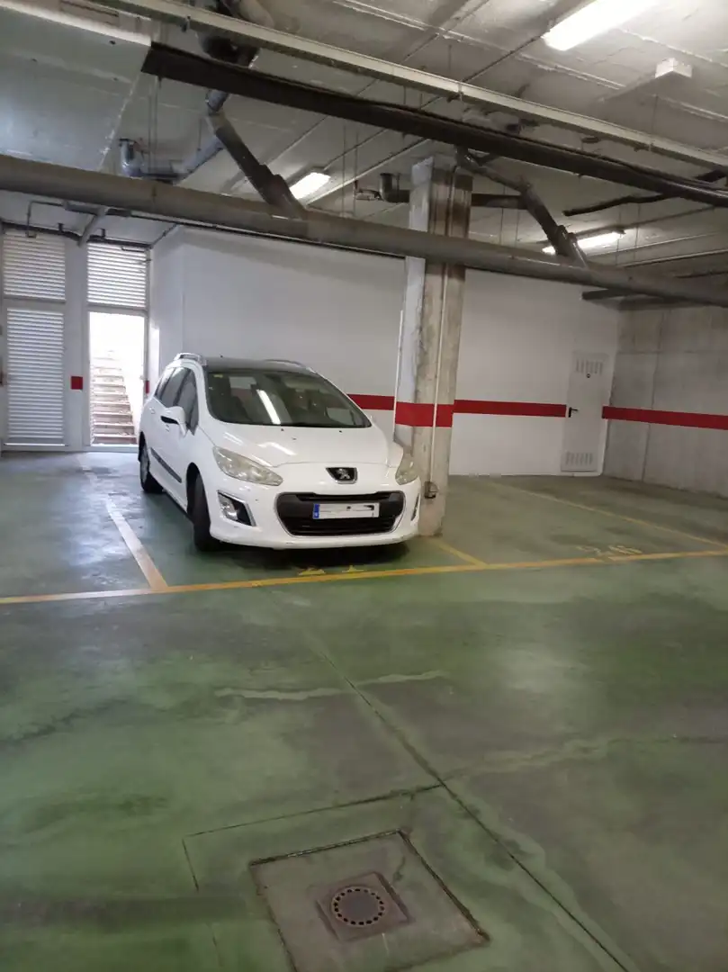 Parking of Houses for sale in Tomares  with Air Conditioner, Heating and Terrace
