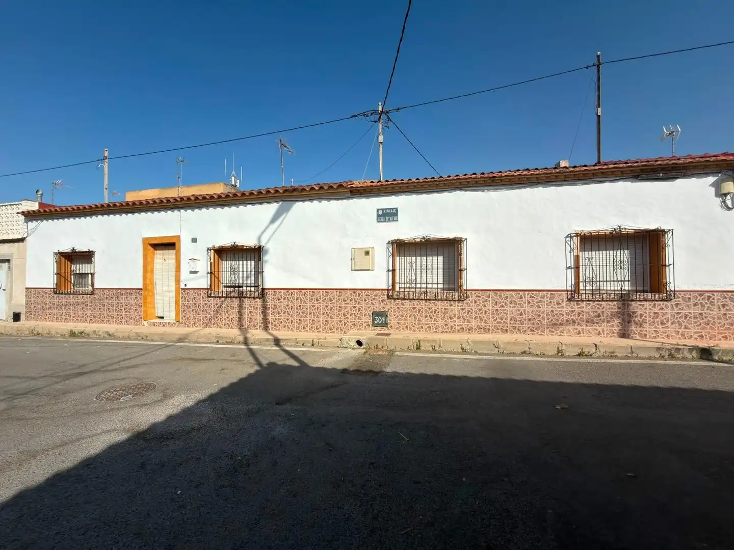 Vista exterior de Casa adosada en venta en Alicante / Alacant con Aire acondicionado, Calefacción y Jardín privado