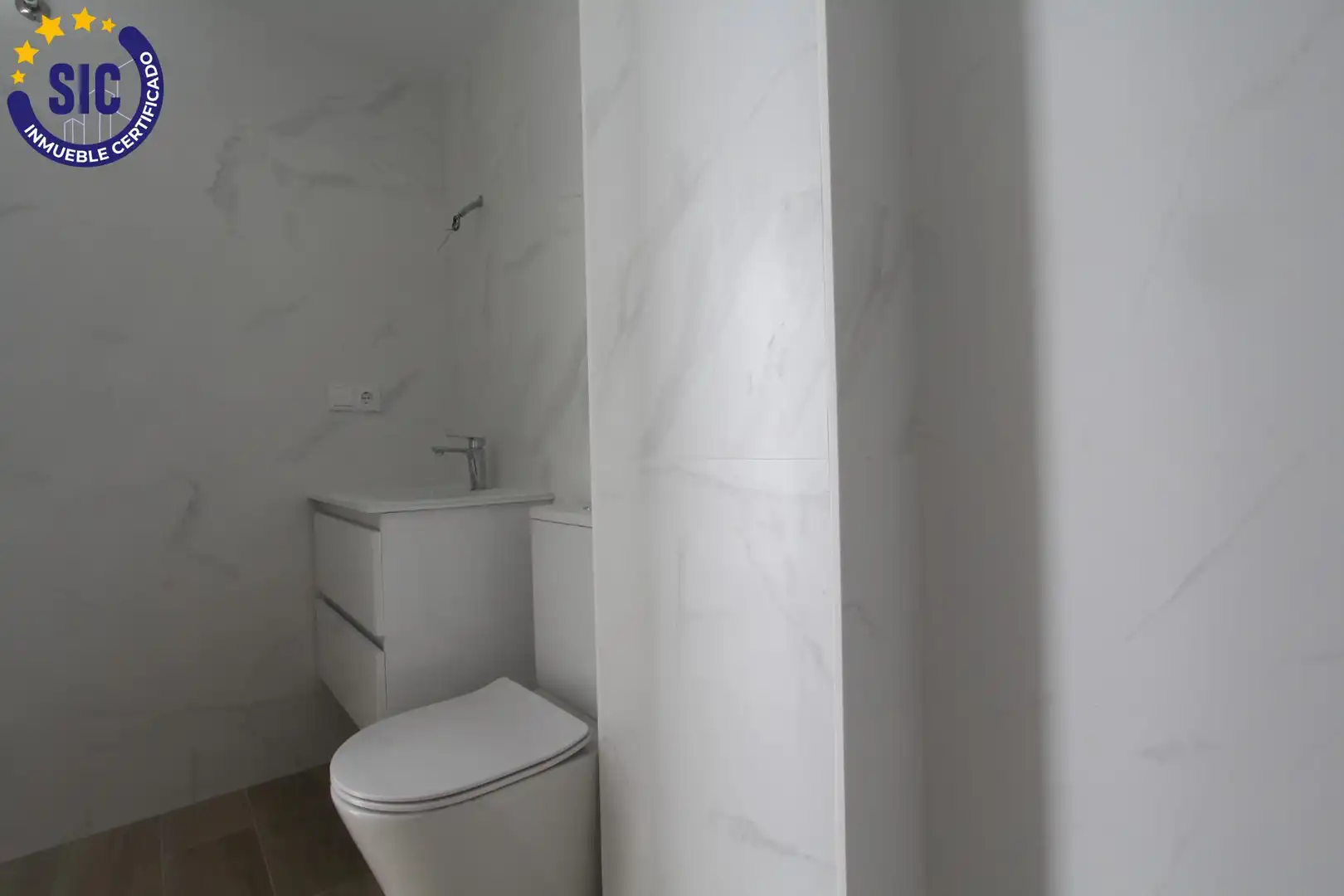 Baño de Piso en venta en Paterna con Aire acondicionado, Calefacción y Terraza