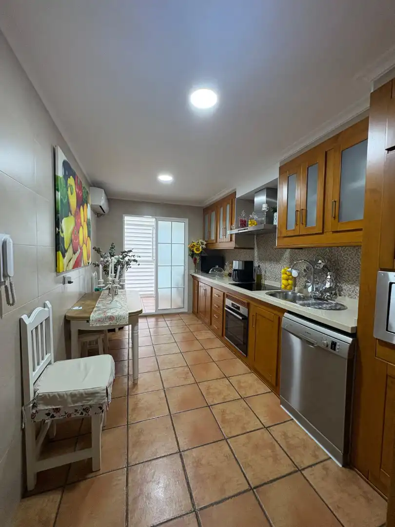 Cuina de Pis en venda en Algeciras amb Aire condicionat, Jardí privat i Parquet