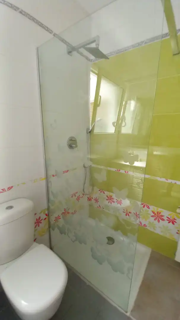 Baño de Piso de alquiler en Badalona con Terraza, Amueblado y Balcón