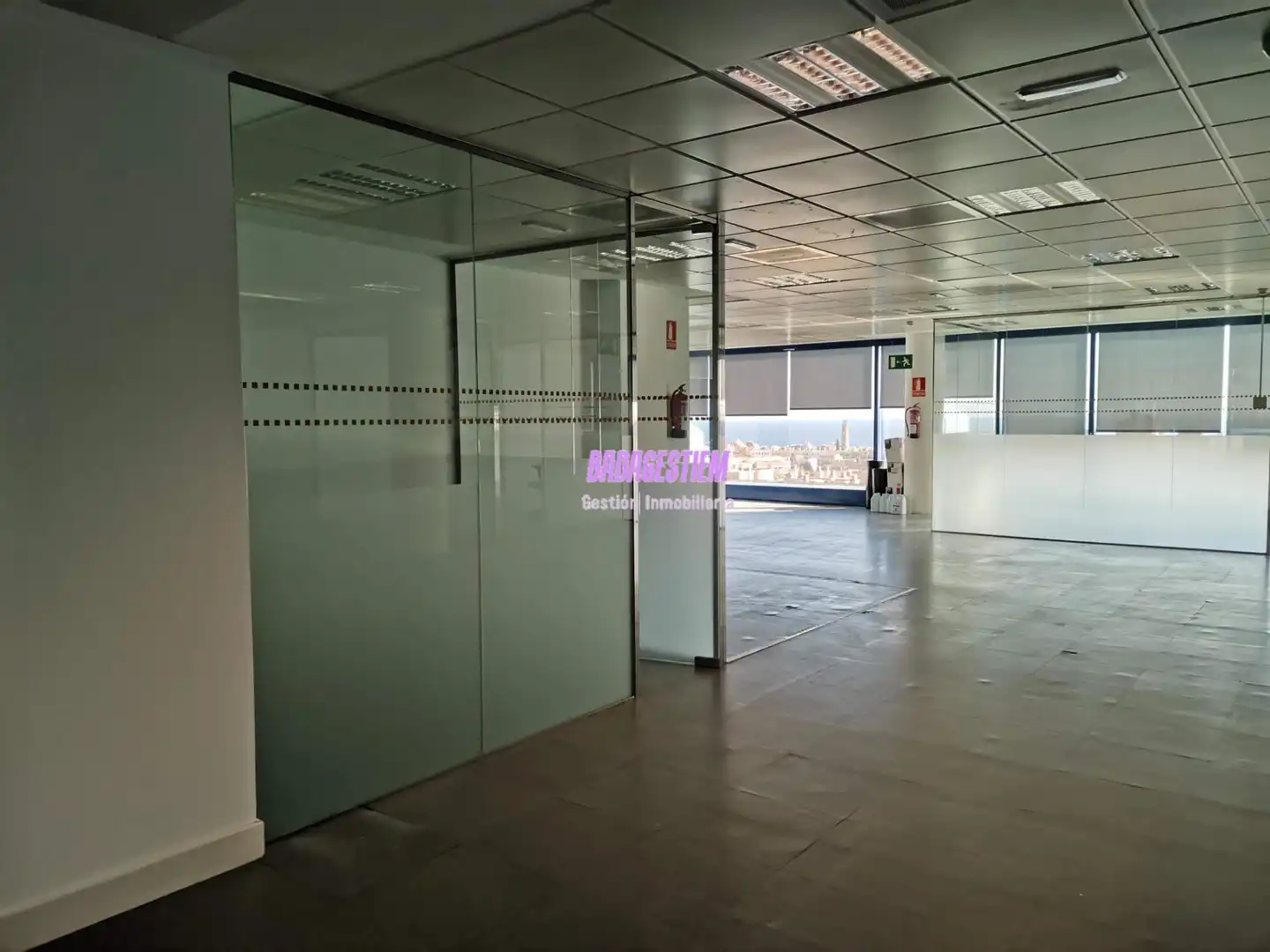Oficina de alquiler en Badalona