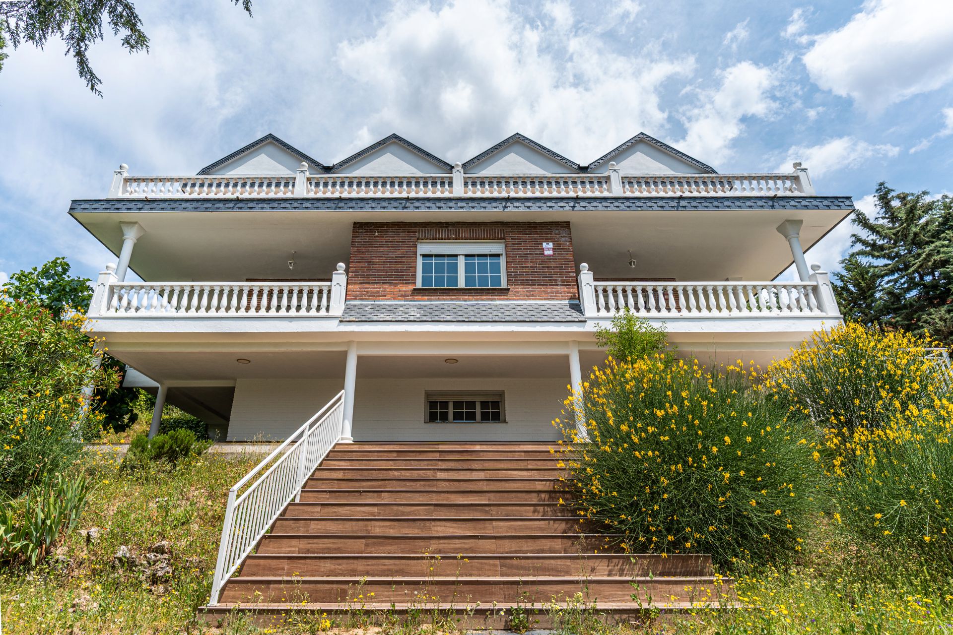 Vista exterior de Casa o xalet en venda en Las Rozas de Madrid amb Calefacció, Jardí privat i Piscina