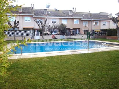 Swimming pool of Single-family semi-detached for sale in  Albacete Capital  with Air Conditioner, Heating and Private garden