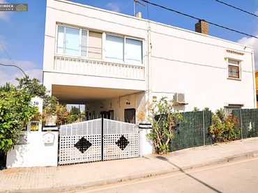 Villa avec balcon à vendre à L'Aldea