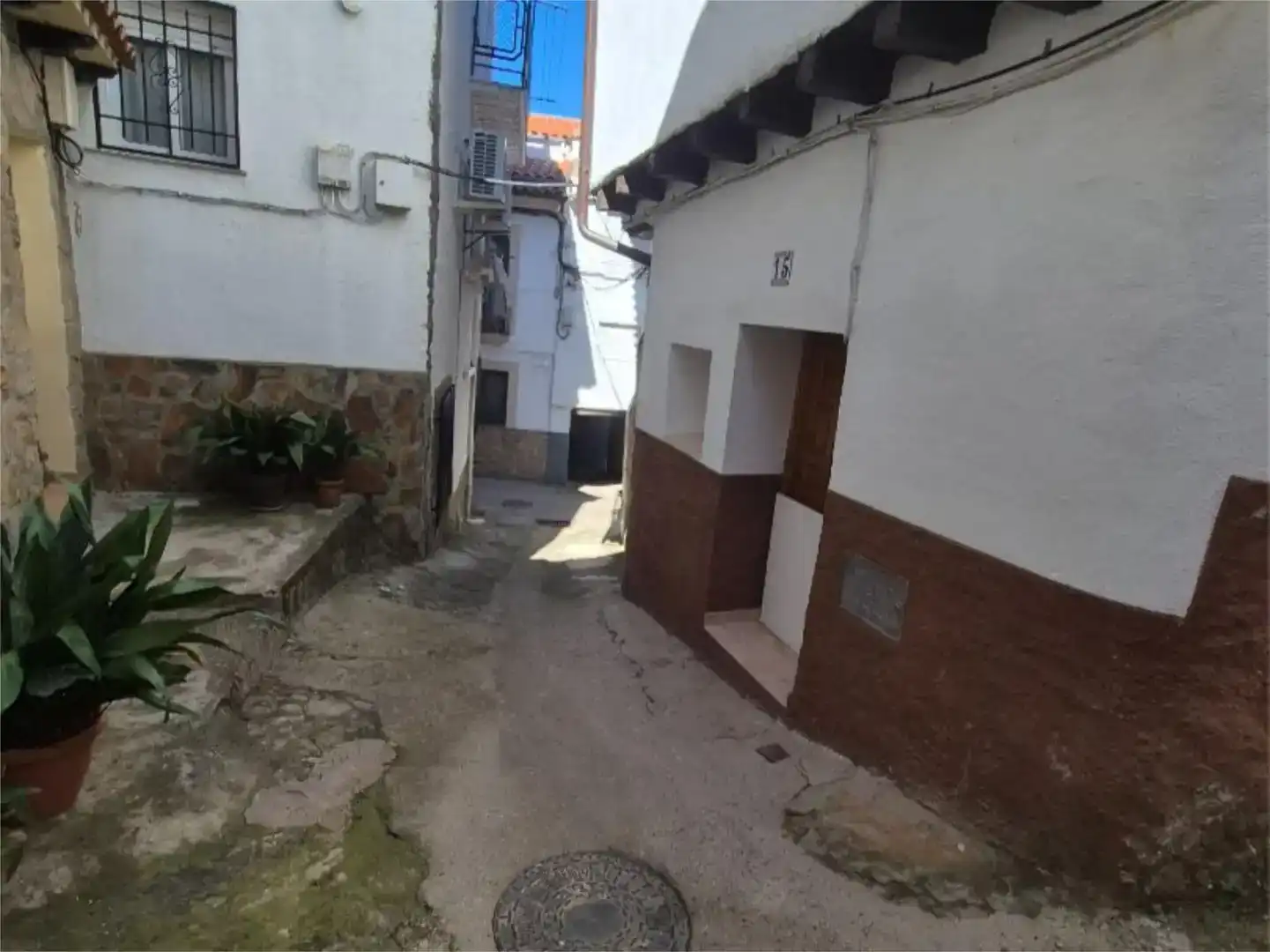 Vista exterior de Casa adosada en venda en Casas del Castañar, Cáceres