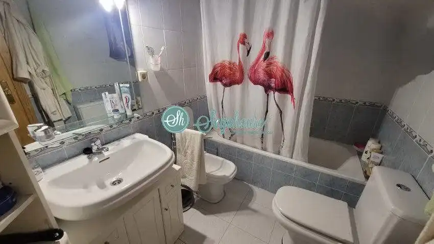 Badezimmer von Wohnungen zum Verkauf in Espirdo mit Heizung, Möbliert und Balkon