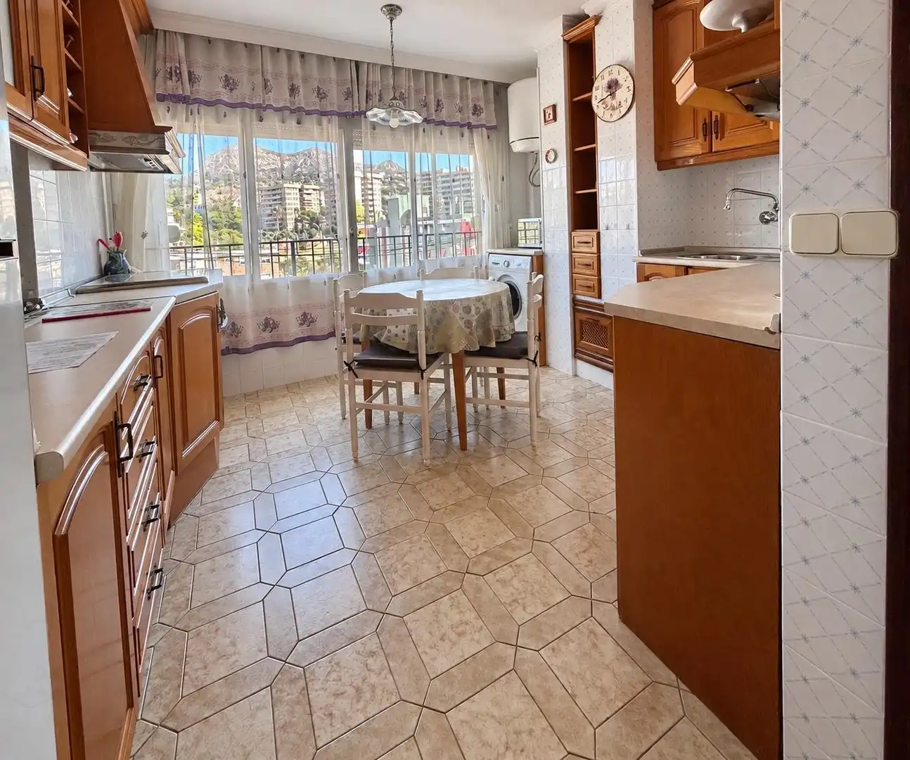 Piso con ascensor en venta en Avenida de Juan Sebastián Elcano, imagen 3