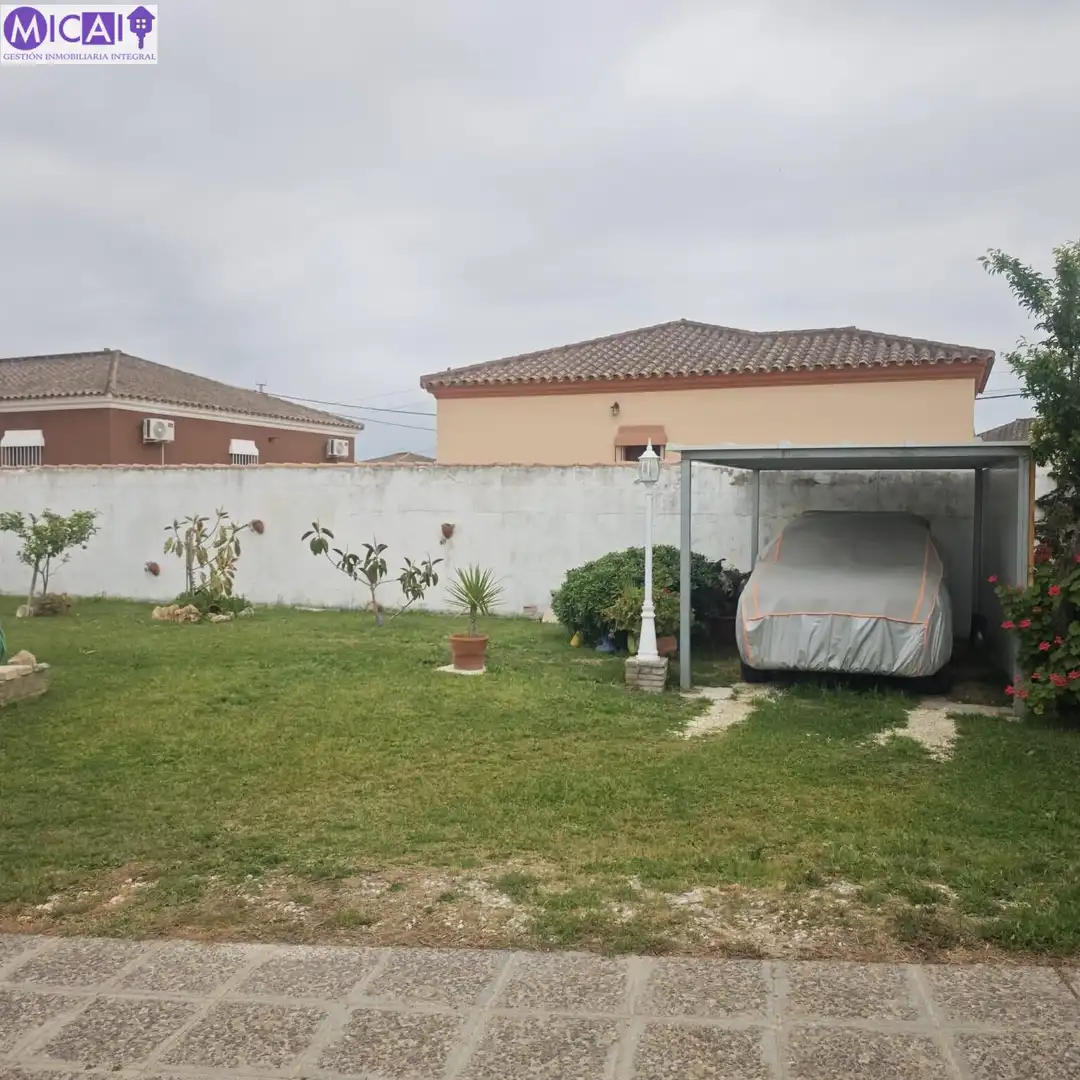 Casa o chalet en venta en Chiclana de la Frontera con Jardín privado, Trastero y Piscina