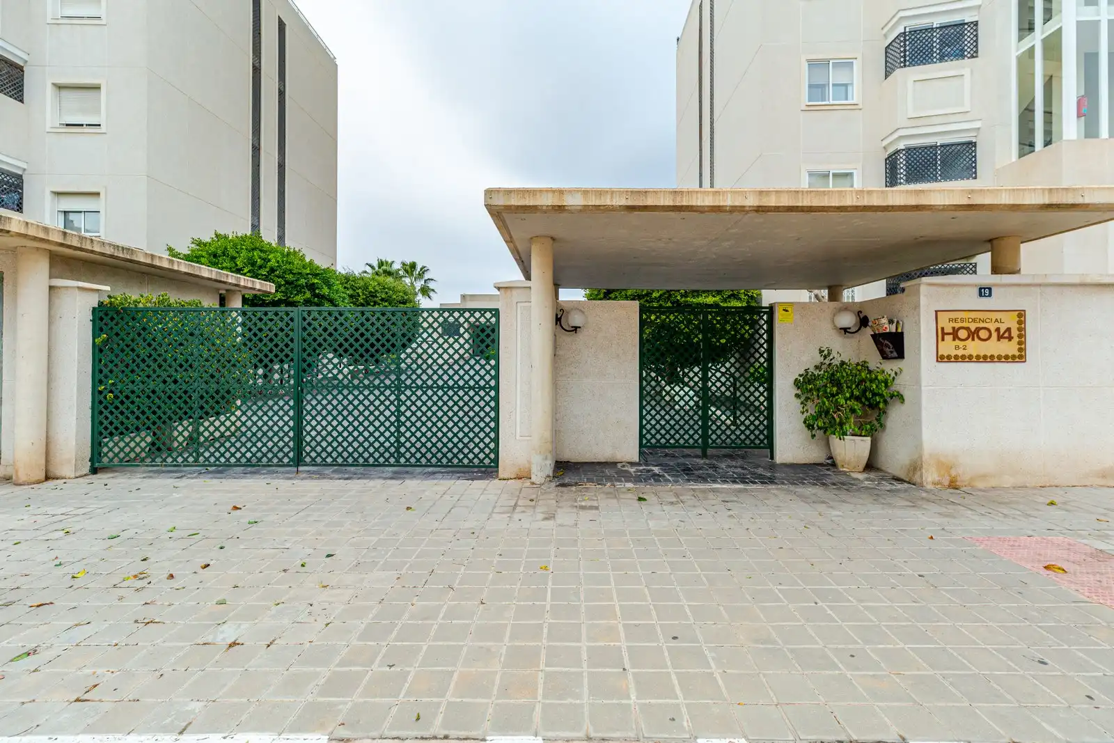 Vista exterior de Pis en venda en Alicante / Alacant amb Aire condicionat, Traster i Balcó