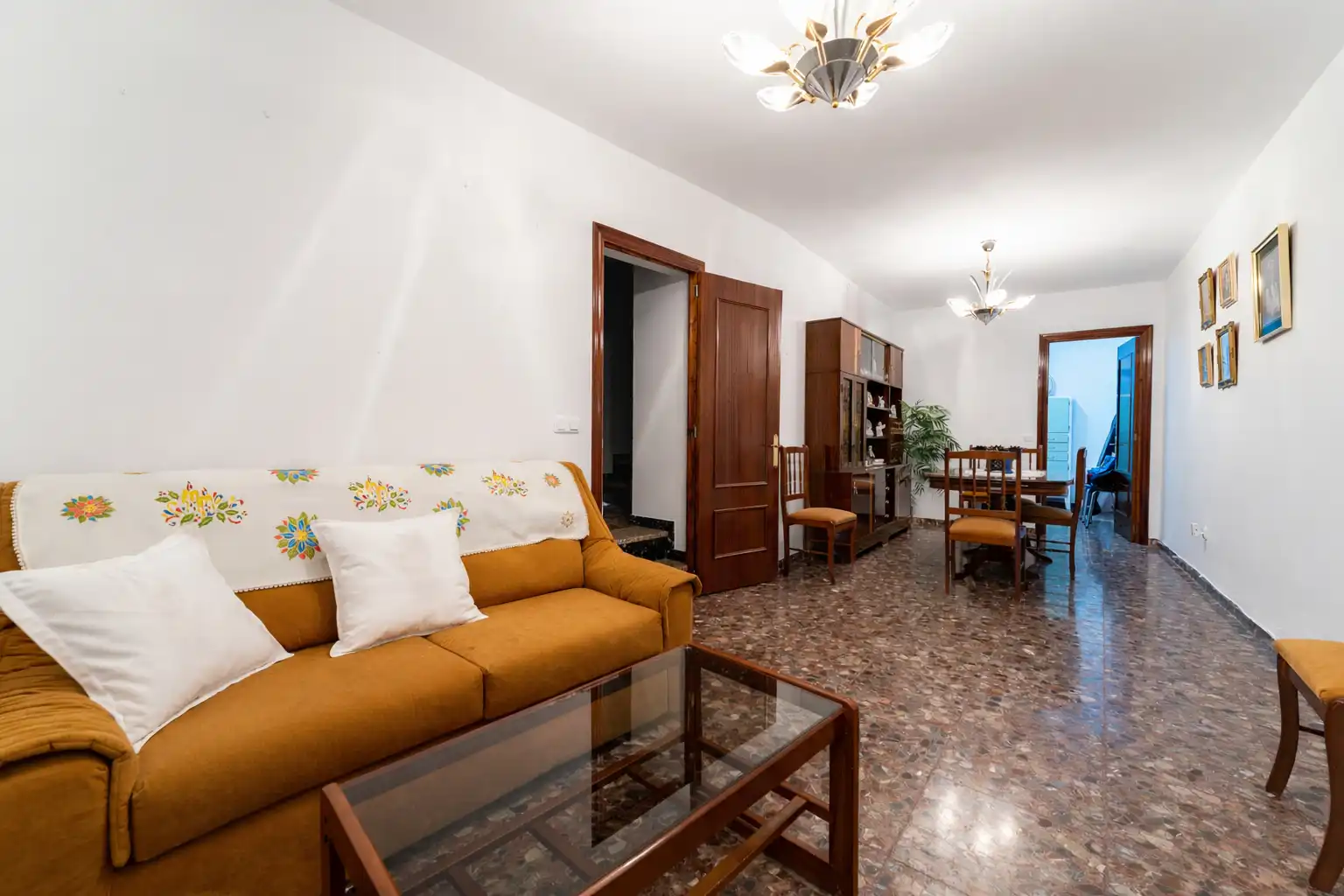 Wohnzimmer von Einfamilien-Reihenhaus zum Verkauf in Sayalonga mit Terrasse und Balkon