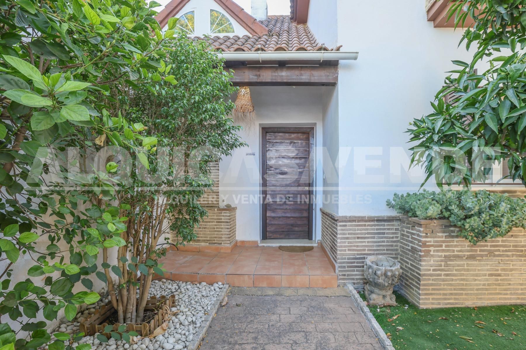 Single-family semi-detached for sale in Espartinas Pueblo