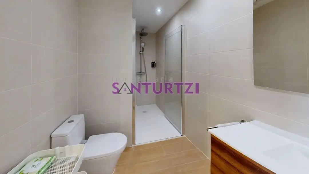 Badezimmer von Wohnung zum Verkauf in Santurtzi  mit Heizung, Terrasse und Möbliert