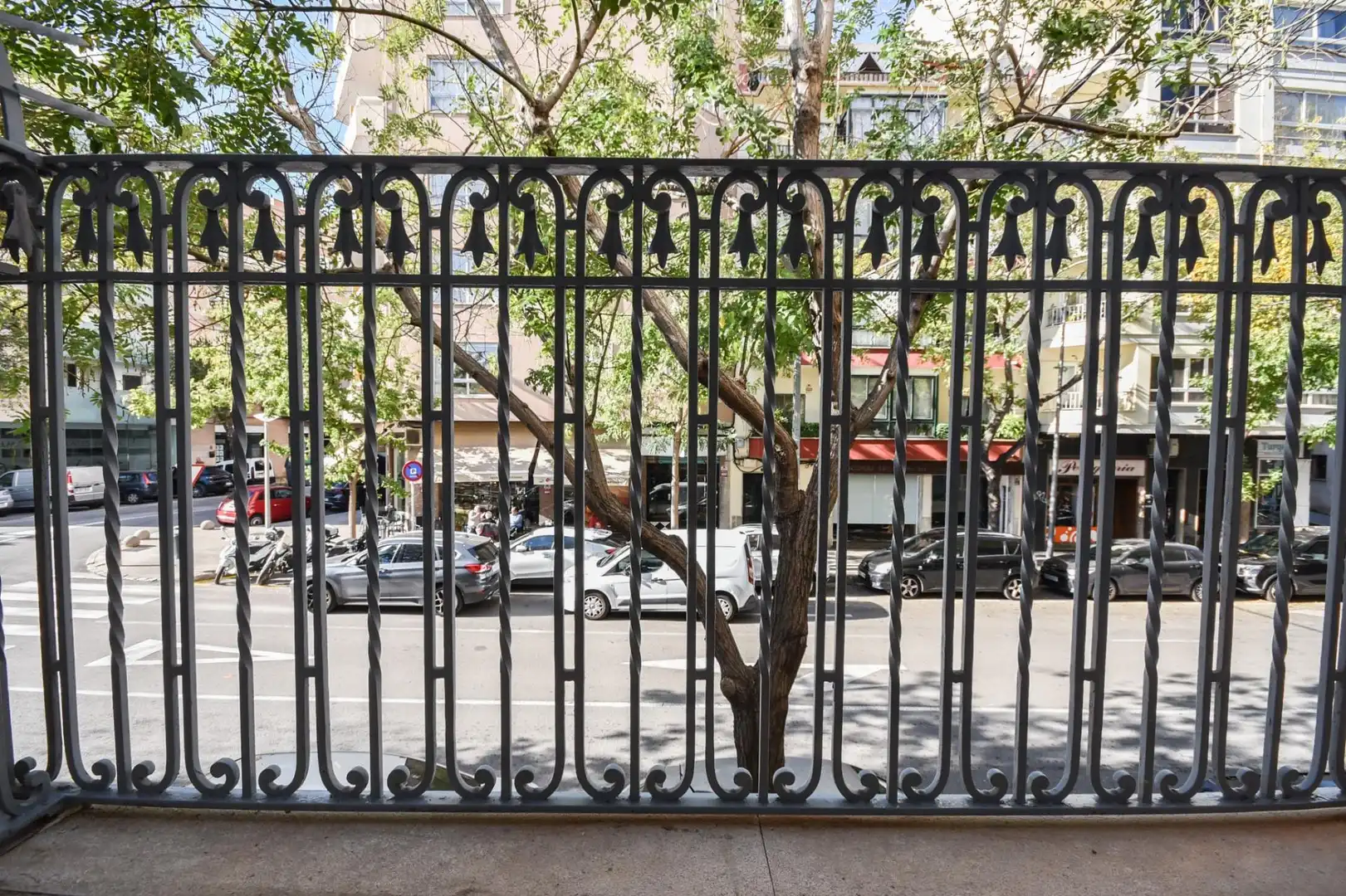 Außenansicht von Wohnung zur Miete in  Palma de Mallorca mit Terrasse, Abstellraum und Balkon