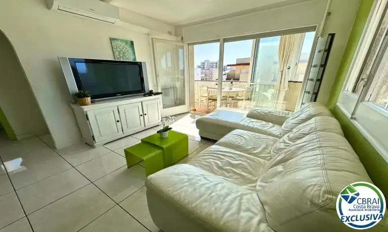 Sala d'estar de Apartament en venda en Roses amb Calefacció i Moblat