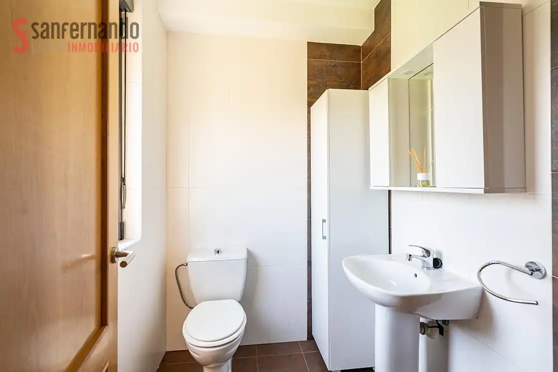 Baño de Casa adosada en venta en Miengo con Calefacción, Jardín privado y Terraza