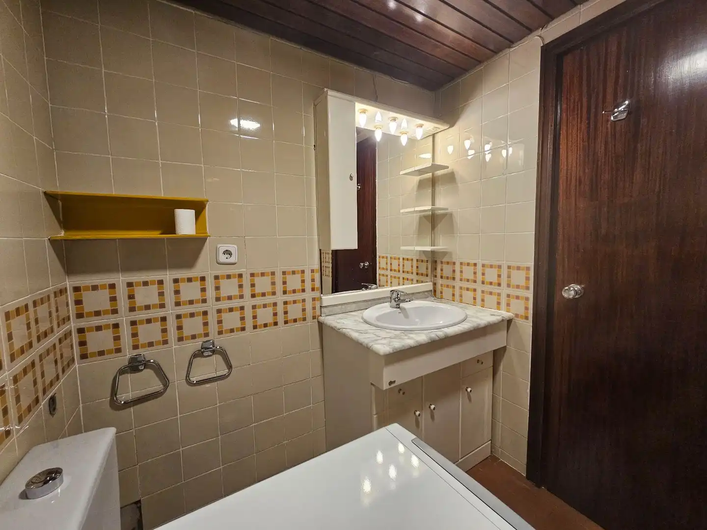 Bany de Apartament de lloguer en Madrid amb Aire condicionat, Calefacció i Terrassa