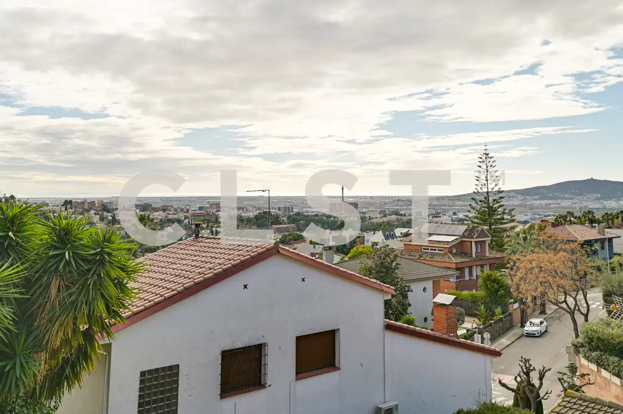 Vista exterior de Casa o xalet en venda en Sant Just Desvern amb Aire condicionat, Calefacció i Jardí privat