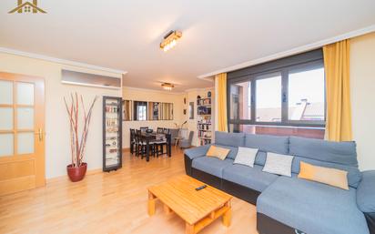 Living room of Flat for sale in Villanueva del Pardillo  with Air Conditioner, Heating and Terrace