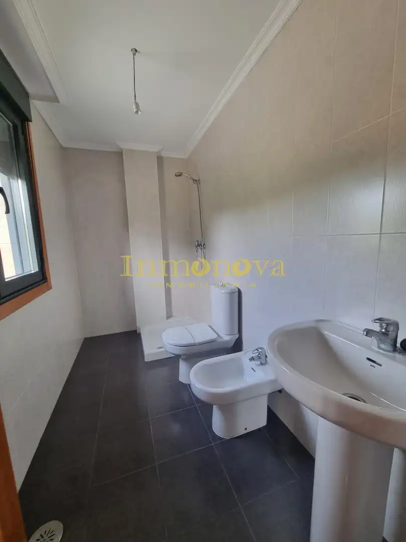 Bathroom of Flat for sale in A Cañiza    with Heating and Storage room