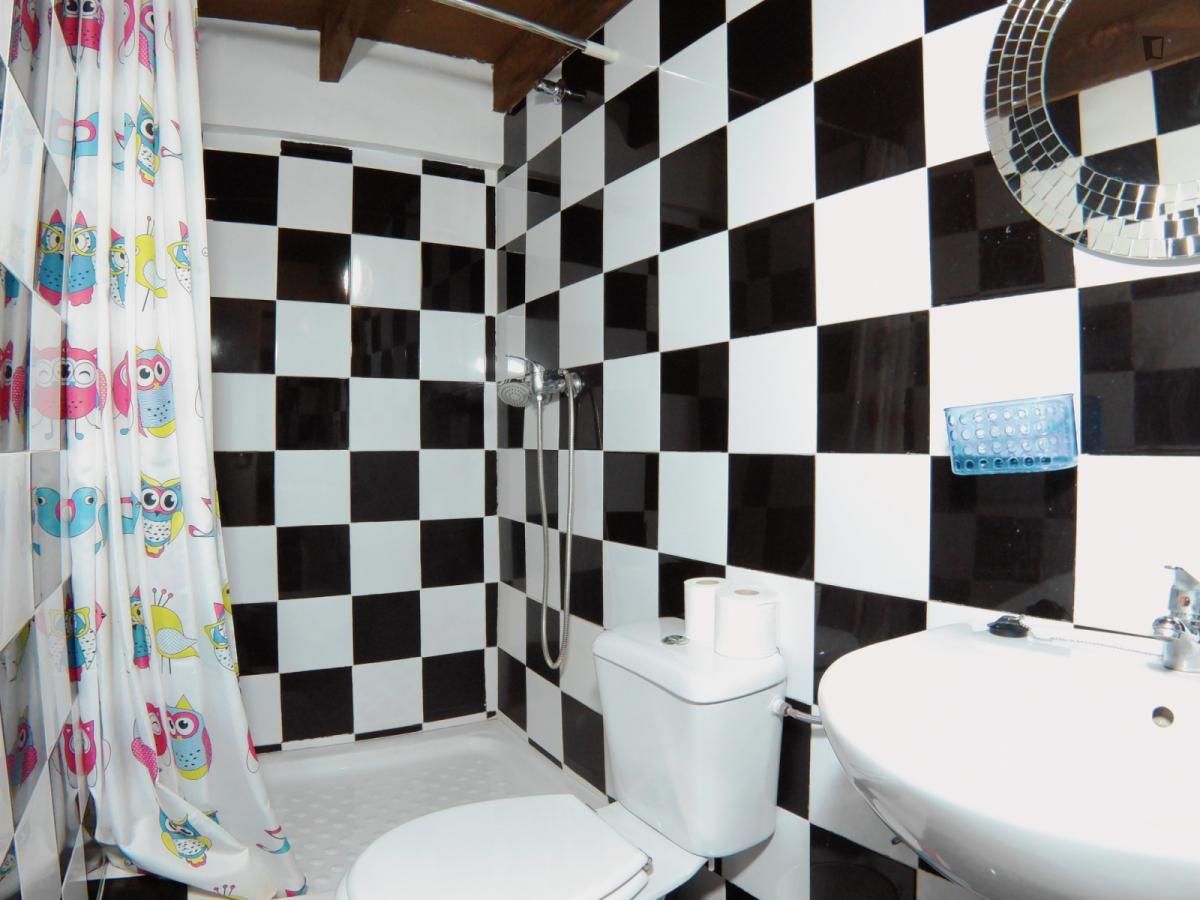 Study to rent in Valdeacederas