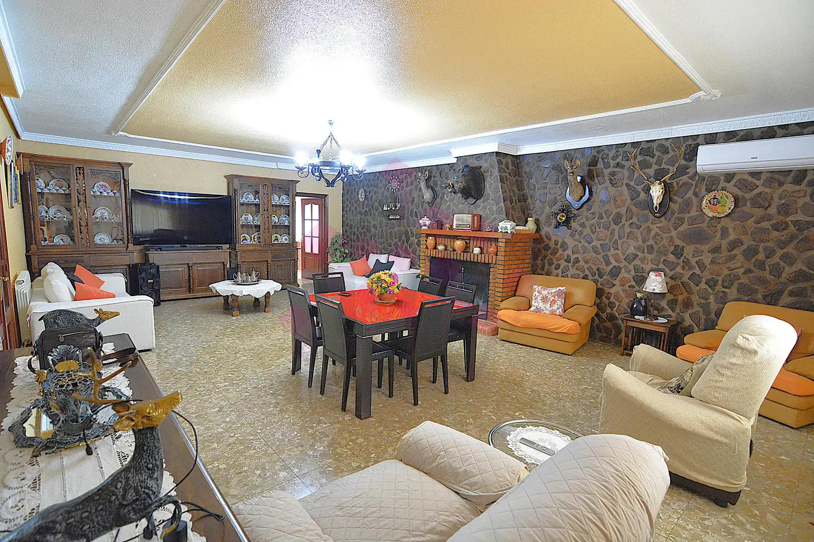 Sala d'estar de Casa o xalet en venda en Ciudad Real amb Aire condicionat, Calefacció i Jardí privat