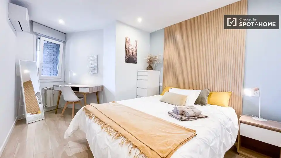Bedroom of Flat for rent in Madrid  with Air Conditioner, Heating and Furnished