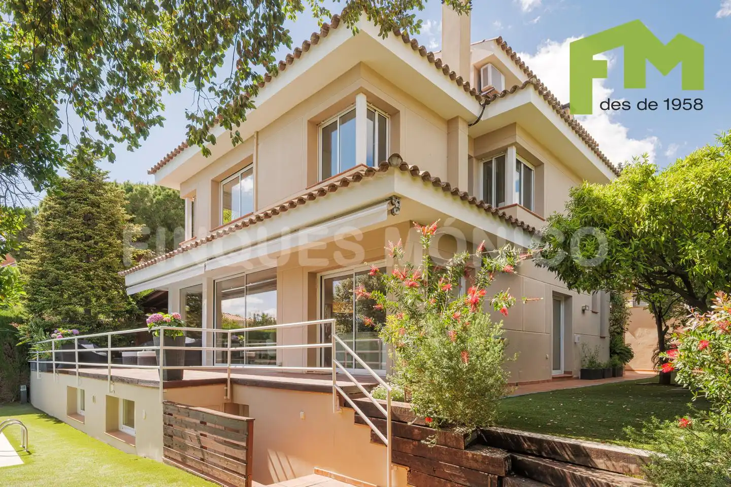 Vista exterior de Casa o xalet en venda en Teià amb Aire condicionat, Calefacció i Jardí privat