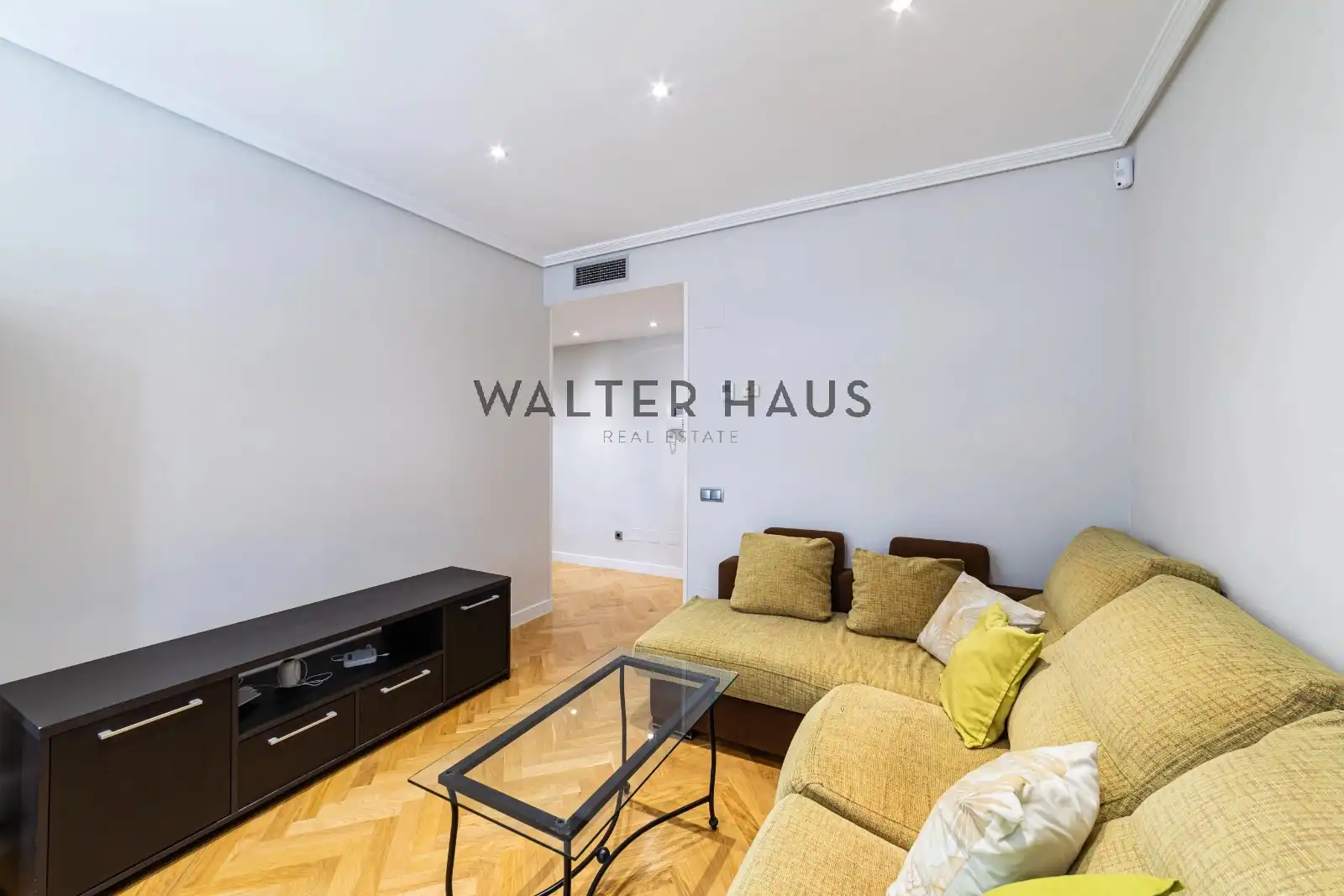 Flat for sale in Madrid  with Air Conditioner, Heating and Storage room
