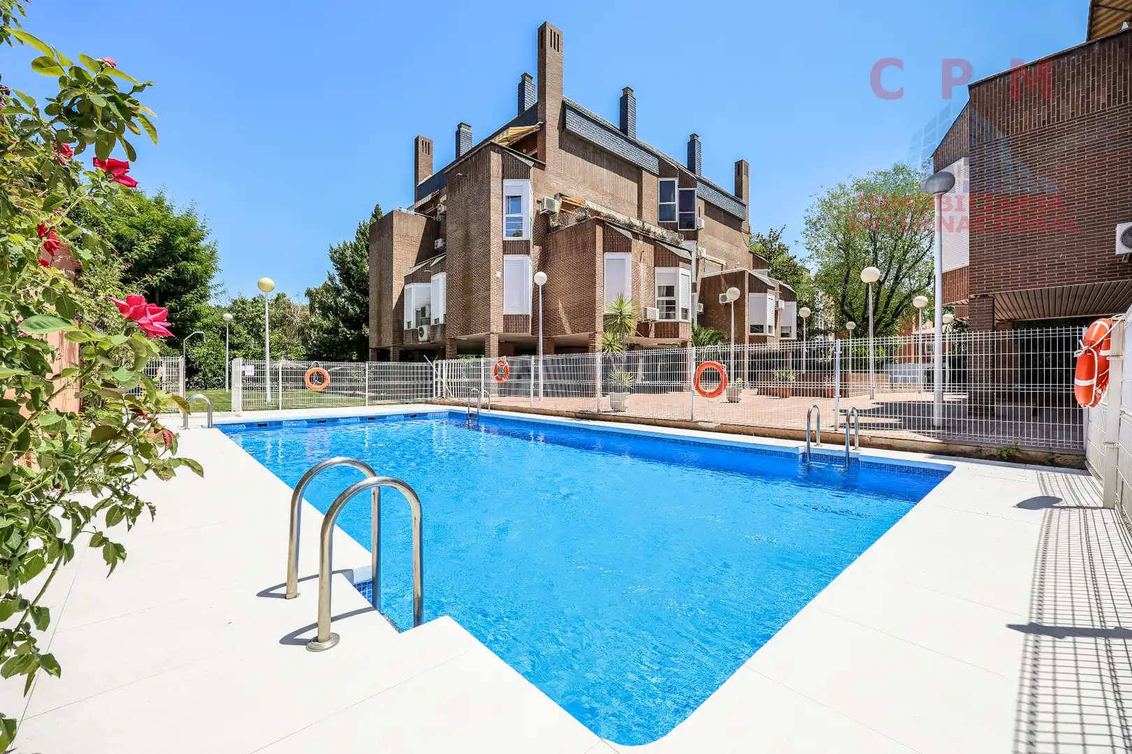 Piscina de Pis de lloguer en Madrid amb Aire condicionat, Calefacció i Parquet