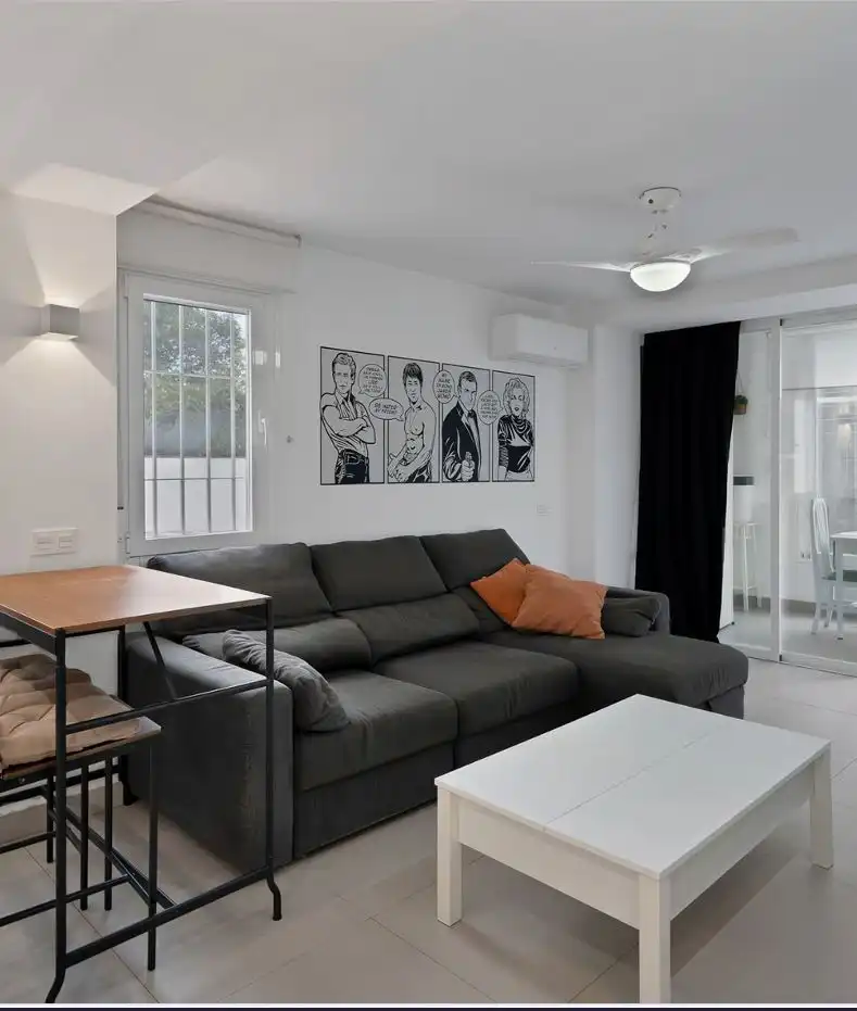 Sala de estar de Apartamento en venta en Marbella con Aire acondicionado, Terraza y Amueblado