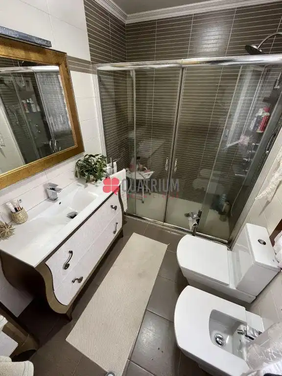 Bany de Casa o xalet en venda en Santiago de Compostela  amb Calefacció, Jardí privat i Terrassa