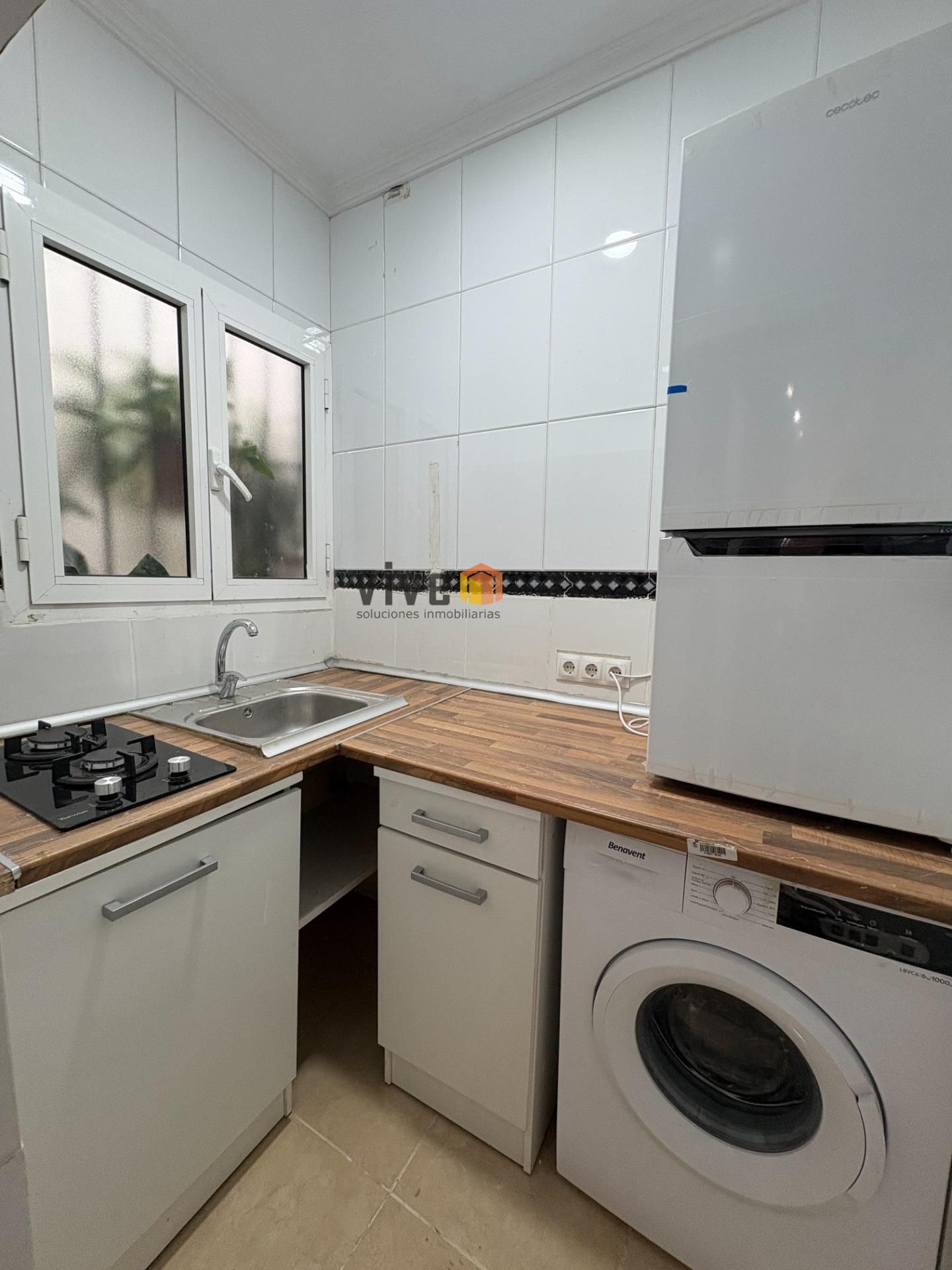 Kitchen of Premises for sale in San Juan de Aznalfarache  with Air Conditioner