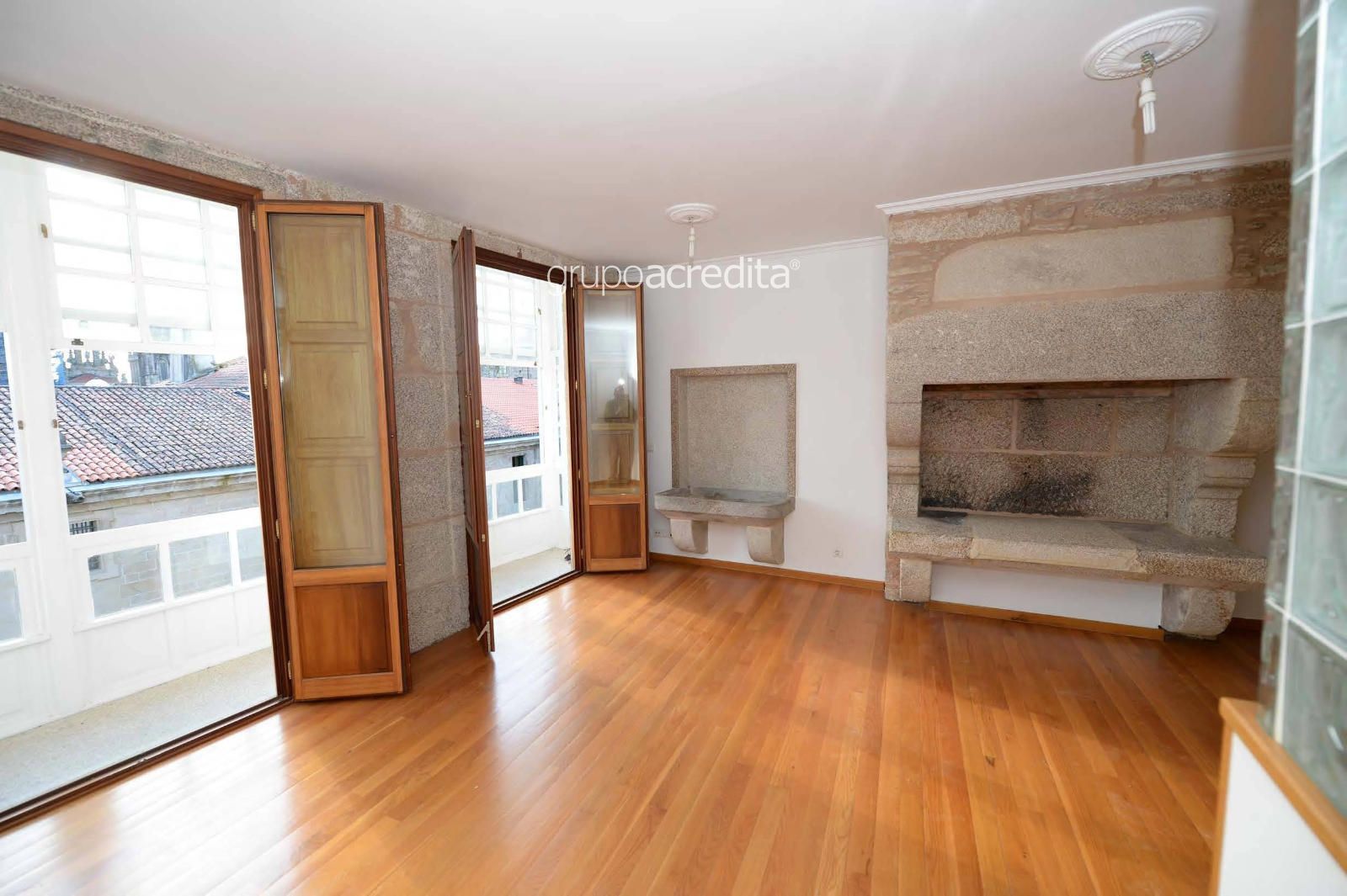 Living room of Flat for sale in Santiago de Compostela   with Heating, Parquet flooring and Terrace