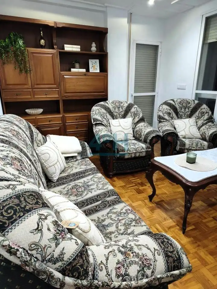 Living room of Flat for rent in Ourense Capital   with Heating, Parquet flooring and Balcony