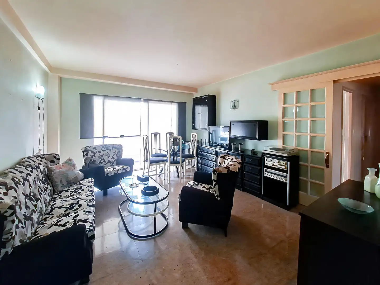 Sala d'estar de Pis en venda en Las Palmas de Gran Canaria amb Traster, Moblat i Balcó
