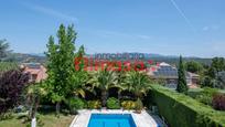 Vista exterior de Casa o xalet en venda en Las Rozas de Madrid amb Aire condicionat, Calefacció i Jardí privat