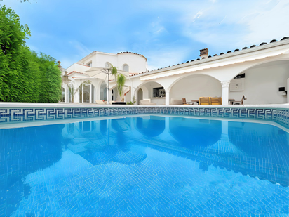 Piscina de Casa o xalet en venda en Empuriabrava amb Aire condicionat, Calefacció i Jardí privat